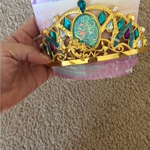 New jasmine costume from Disney store with new crown. Great quality